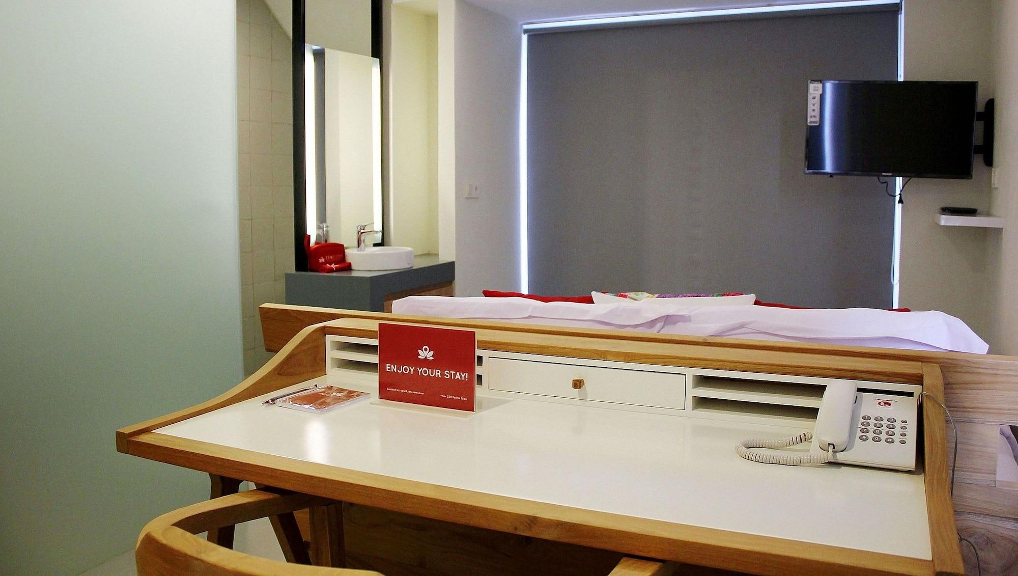 Zen Rooms Patra Kuningan Syariah Jakarta Exterior photo