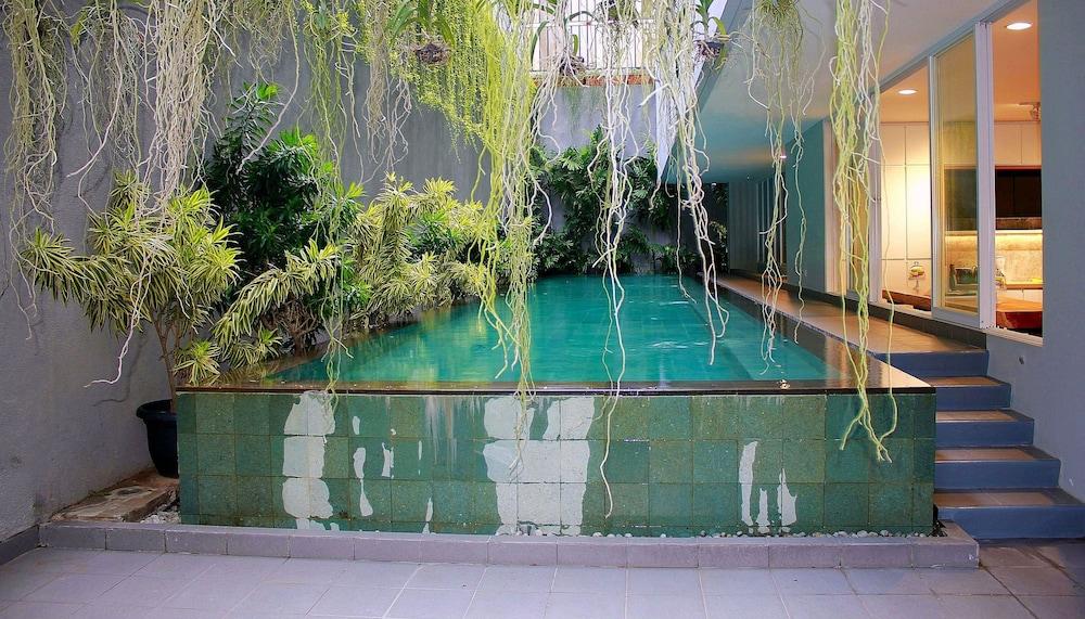 Zen Rooms Patra Kuningan Syariah Jakarta Exterior photo
