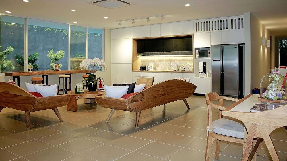 Zen Rooms Patra Kuningan Syariah Jakarta Exterior photo