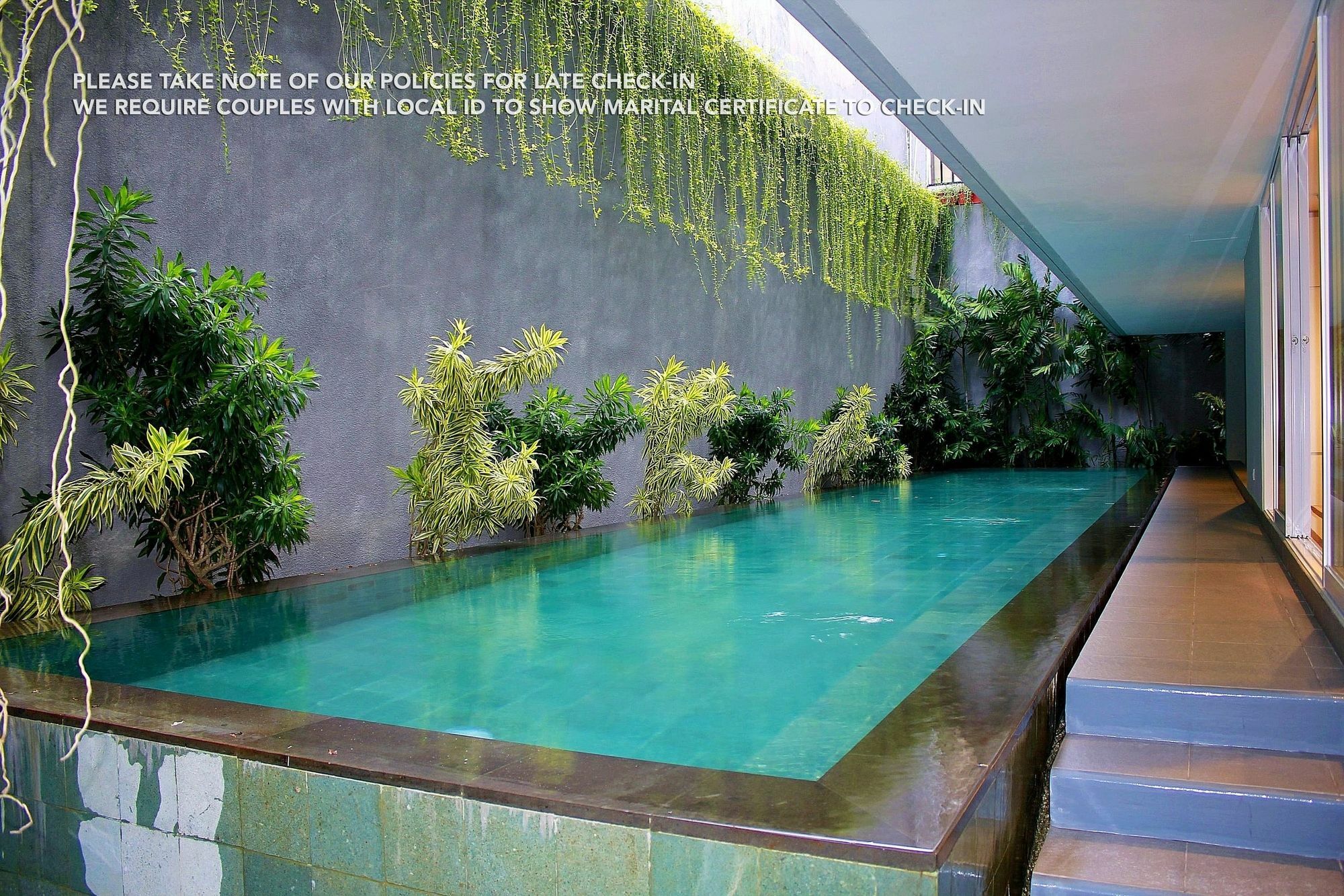 Zen Rooms Patra Kuningan Syariah Jakarta Exterior photo