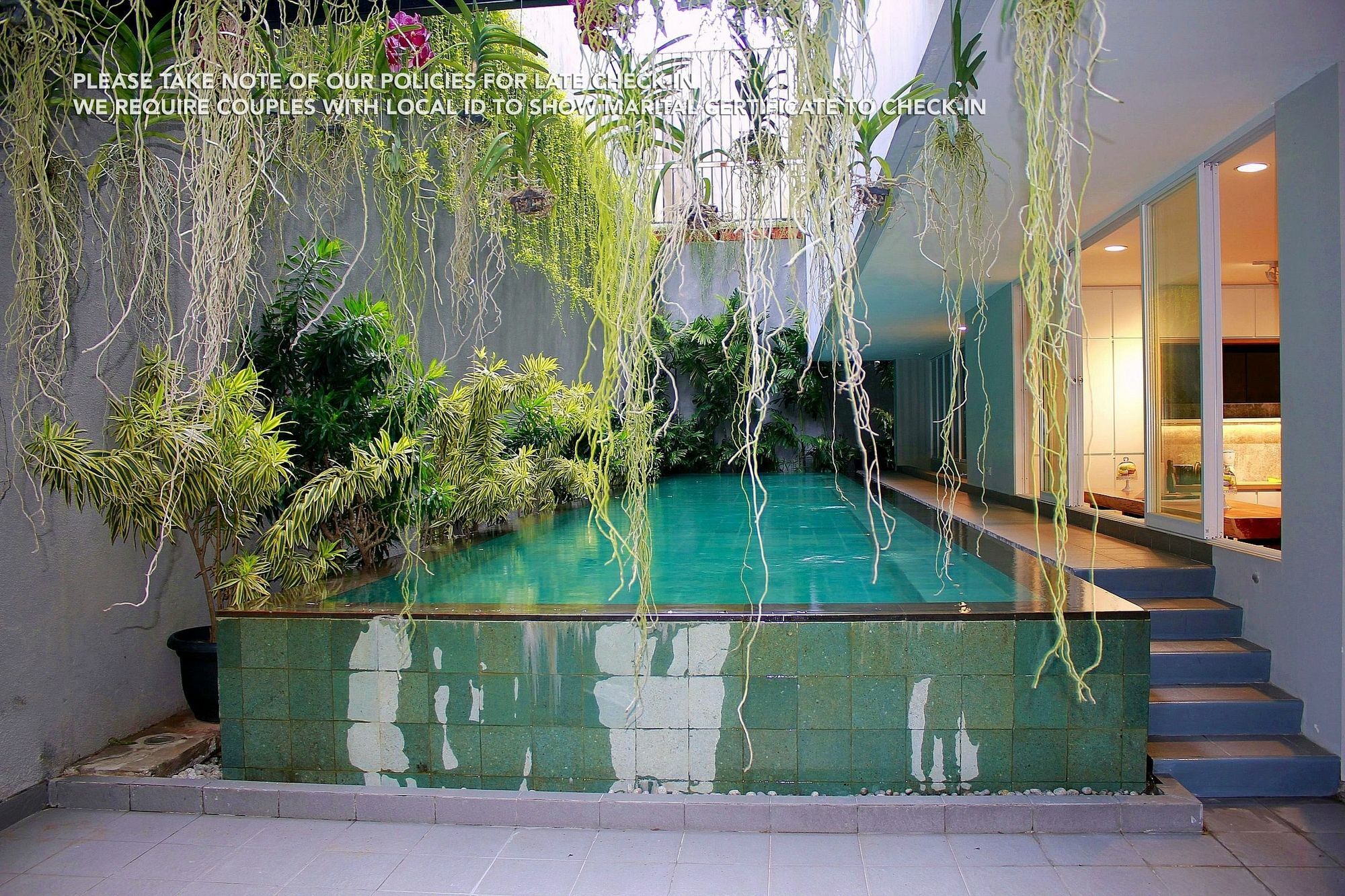 Zen Rooms Patra Kuningan Syariah Jakarta Exterior photo